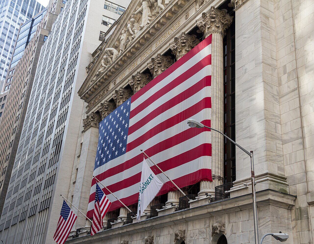 Commentary argues Bitcoin’s growth now depends on Wall Street, not retail